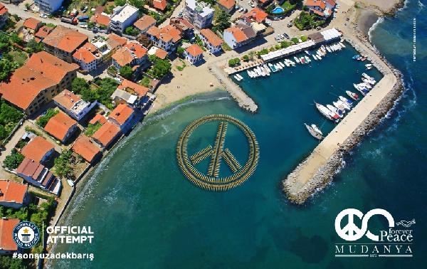 Mudanya'da denizde 'barış simgesi' etkinliği