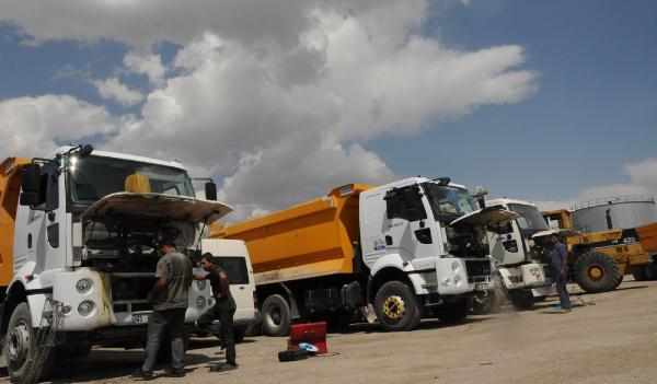 Van'da 6 kamyon ve 2 kamyonet ateşe verildi