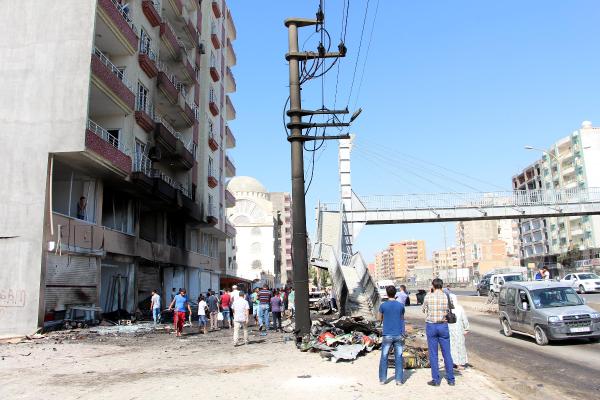 Kızıltepe'de polise roketatarlı saldırının izleri silinmeye çalışılıyor
