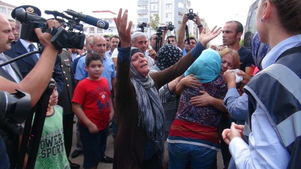 Şanlıurfa’da şehit olan polisler, törenle memleketine uğurlandı (2)