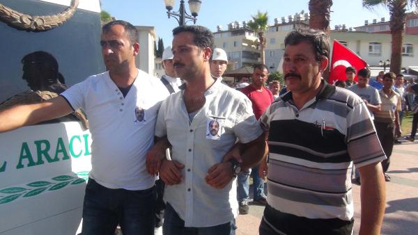 Şanlıurfa'da şehit olan polisler, törenle memleketine uğurlandı (3)