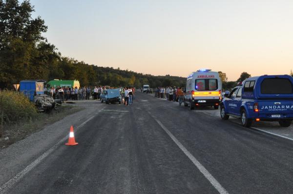 Bartın'da iki otomobil çarpıştı: 10 aylık bebek öldü, 6 yaralı