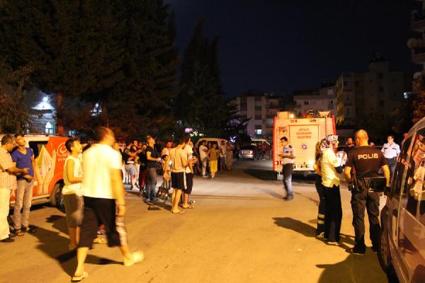 Terastaki mangal ateşi daireyi yaktı