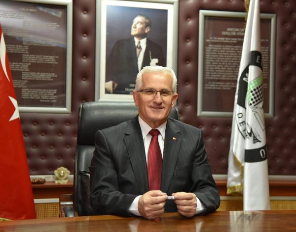 Milli Eğitim Müdürü'den uyarı: Kitaplar sıralarda, kapıdan satışa inanmayın