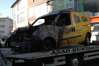 Bitlis'te posta işletmesine ait 2 araç kundaklandı