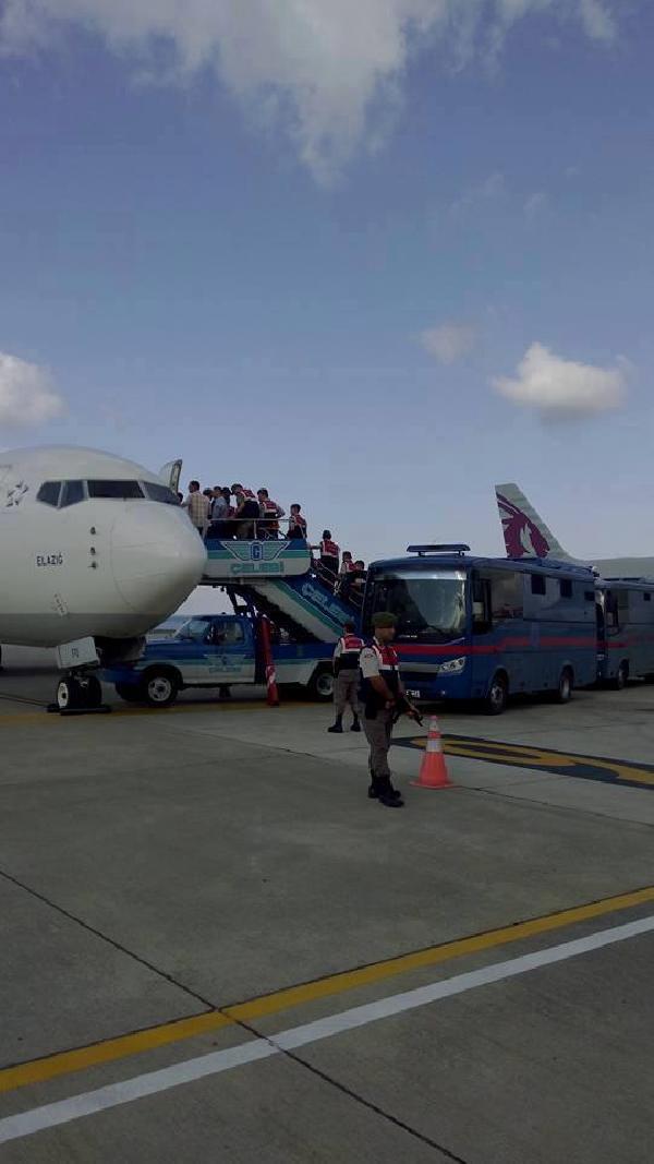 Mahkumlar Trabzon'a özel uçakla getirildi
