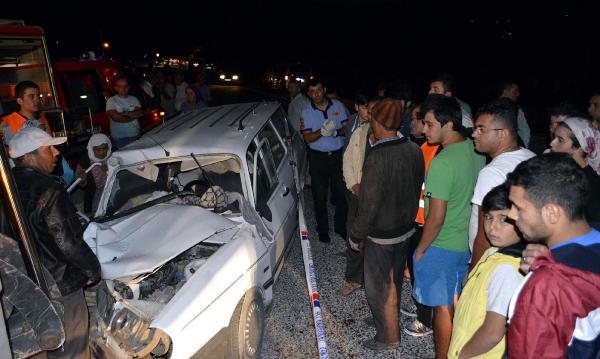 Kepçeye otomobil çarptı: 1 ölü, 1 yaralı
