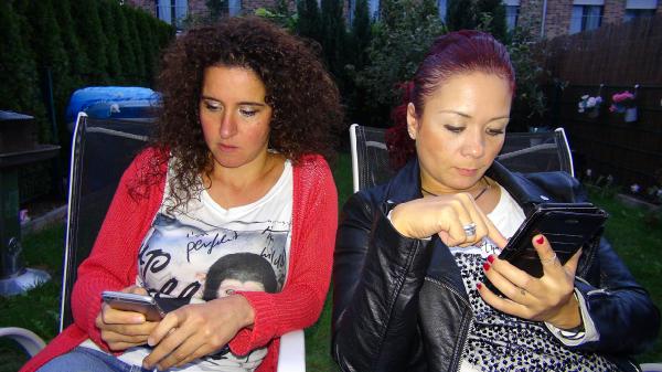 Cep telefonunun aşırı kullanımı psikolojimizi ve bedensel sağlığımızı etkiliyor