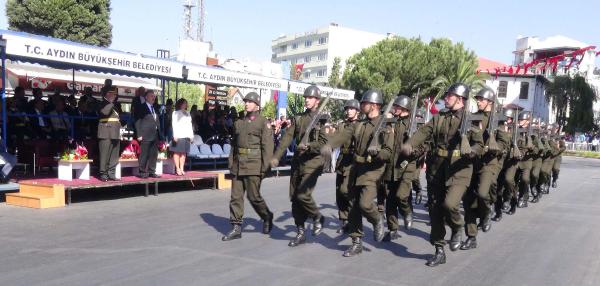 Aydın'da büyük zafer kutlamasına ilgi az oldu