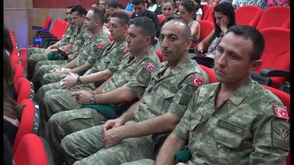 Mehmetçik Kosova'da 'Son Mektup' filmiyle stres attı