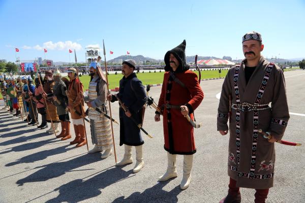 Başkent’te yükselen yeni binalar uçak gösterilerinin yüksekten yapılmasına neden oldu
