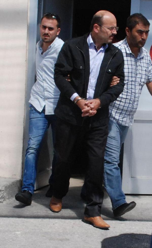 Otomobilini isteyen alkollü oğlunu tabancayla öldürdü (2)