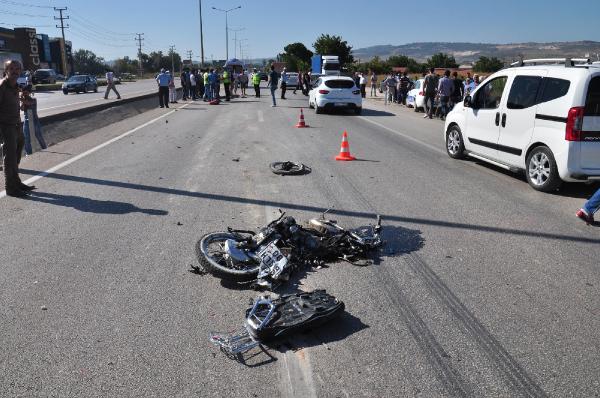 Hafriyat kamyonları motosikletli gençlere çarptı: 2 ölü