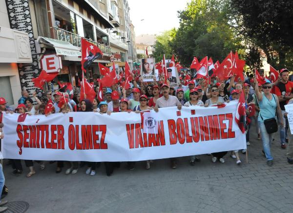 Eskişehir'de 'Teröre Karşı Birlik Yürüyüşü'ne 5 bin kişi katıldı