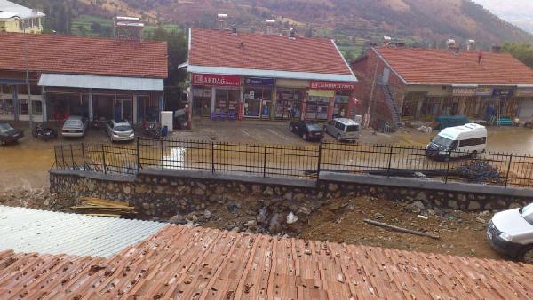 Çelikhan'da sağanak yağış