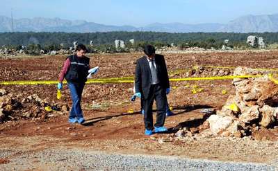 Ensesinden vurulan polis ağır yaralandı