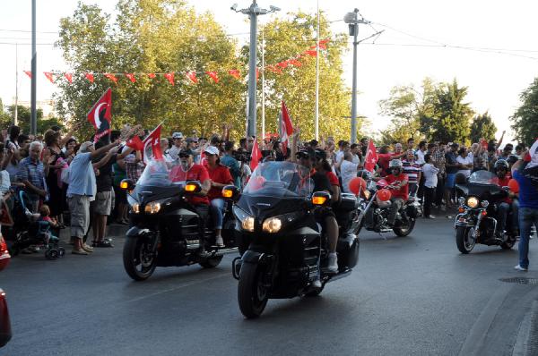 30 Ağustos kutlamasında terör lanetlendi