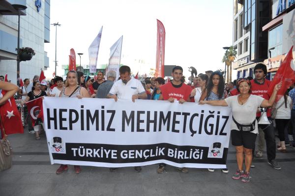 Zafer Bayramı'nda teröre tepki yürüyüşü