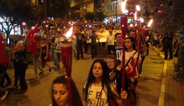 30 Ağustos zafer bayramı'nda 'Fener alayı ve teröre lanet' yürüyüşü