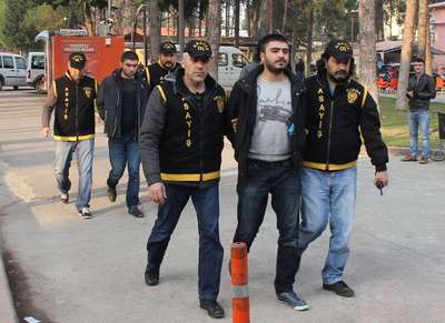 Minibüs şoförünün parasını gasp eden, suç makinesi çıktı