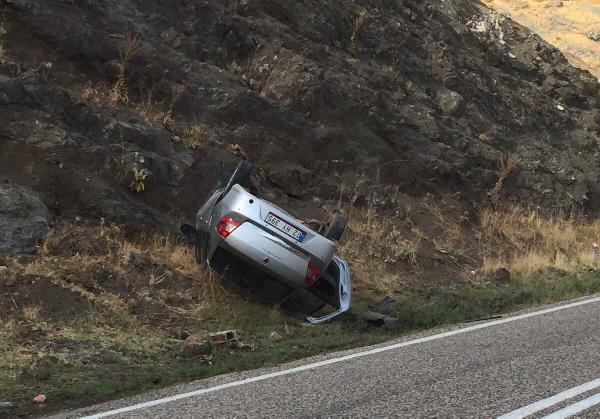 Adıyaman’da otomobil şarampole devrildi: 3 yaralı