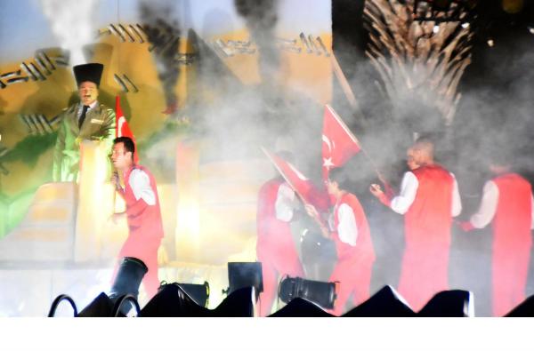Zafer Bayramı coşkusuna turistler de katıldı