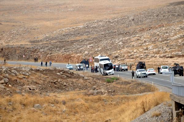Şırnak'ta PKK'dan polis servisine bombalı saldırı: 3 polis yaralı (2)- Yeniden