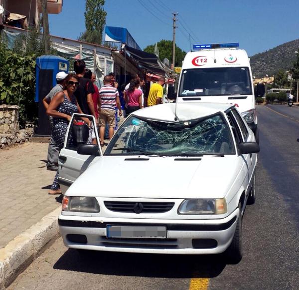 Yolun karşısına geçerken otomobil çarpan turist yaralandı