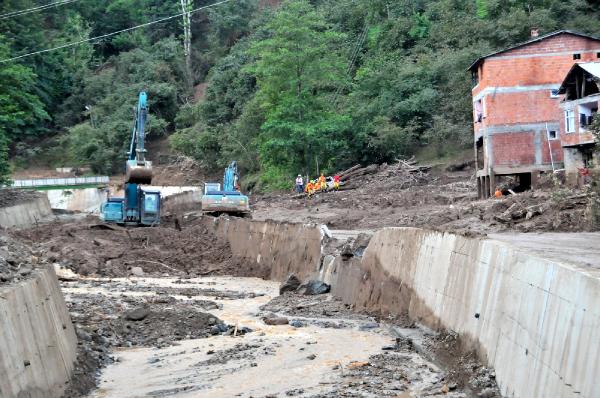 Artvin Valisi Cirit, selin acı bilançosunu açıkladı