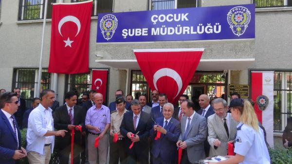 Vali Şahin'den duvar yazısı çıkışı