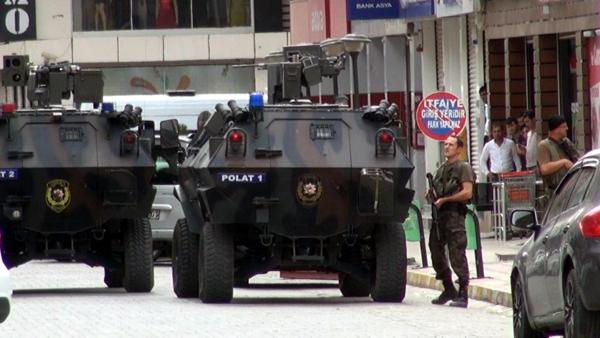 Cizre Belediyesi'ni teftiş eden müfettişleri koruyan polise silahlı saldırı: 1'i polis, 2 yaralı- YENİDEN
