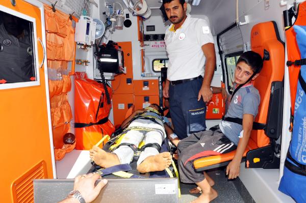 Besni'de otomobil devrildi: 6 yaralı