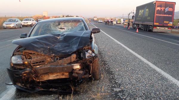 Otomobil, sepetli motosikletle çarpıştı: 2 ölü 1 yaralı