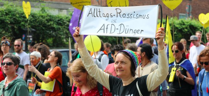 'Irkçıları seçmeyin'