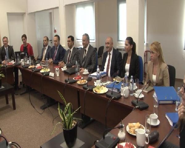 Kıbrıs'ta liderler bir aylık aranın ardından yeniden bir araya geldi