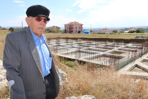 Huzurevi için bağışladığı arsaya 3 yıldır çivi çakılmadı