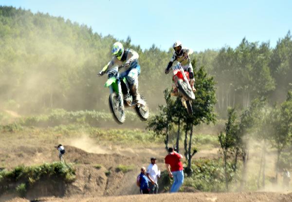 Kartepe Motokros Festivali'nde nefesler tutuldu