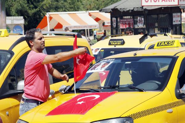 Şanlıurfa'da taksicilerden teröre tepki konvoyu