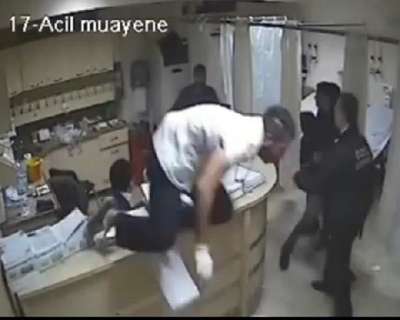 Sağlık çalışanlarına bıçaklı saldırı güvenlik kamerasında