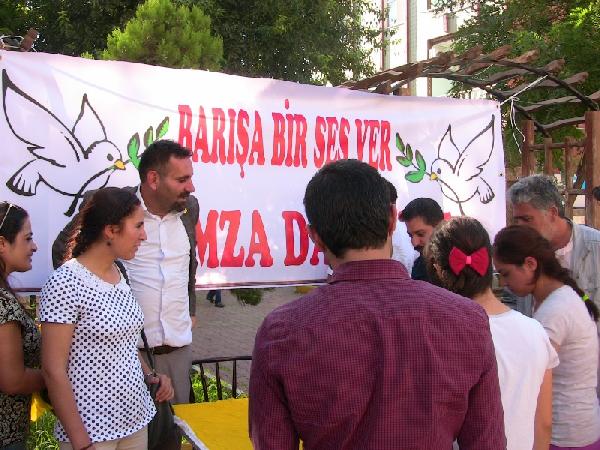 Viranşehir'de Eğitim-Sen'den imza kampanyası