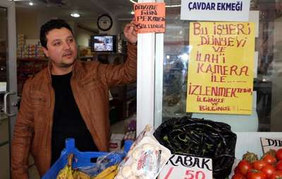 Kameralara rağmen marketteki hırsızlıklar esnafı bıktırdı
