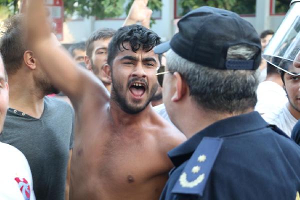 Samsun'da gergin yürüyüş