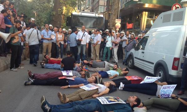 İzmit'te Barış Bloku'nun Barış Yürüyüşü'nde gerginlik