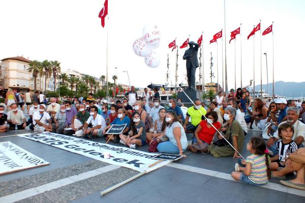 Marmaris'te 'Barışa bir ses de sen ver' eylemi