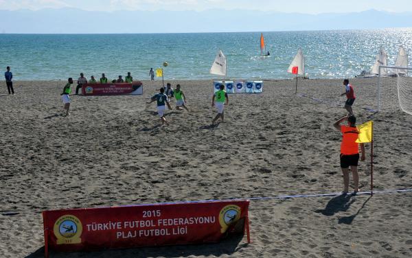 Van'da plaj futbolu
