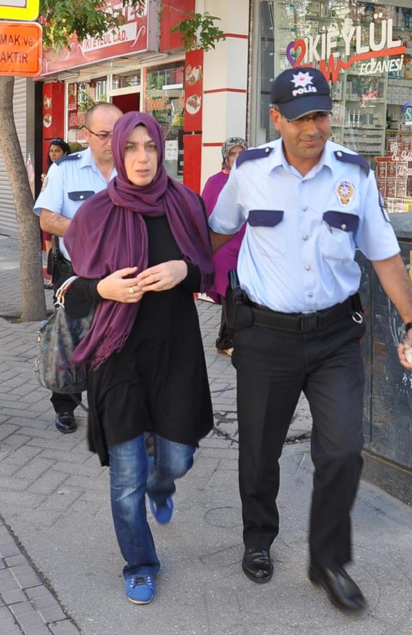 'Mor başörtülü kadın' dolandırılmaktan son anda kurtuldu