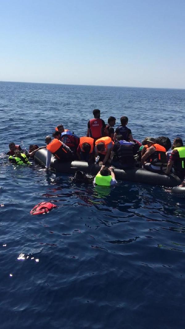 8'i çocuk 30 Suriyeli'yi ölümden Sahil Güvenlik kurtardı