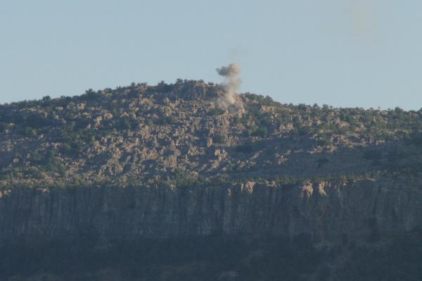 PKK'lı teröristler, Şemdinli'de 2 askeri birliğe saldırdı