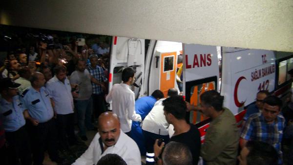 PKK'lılar Elazığ'da trafik polislerine saldırdı: 2 yaralı (2)