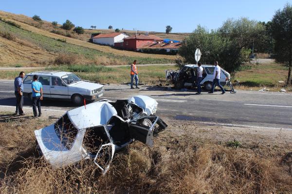 Samsun'da iki otomobil çarpıştı : 2 ölü, 5 yaralı
